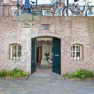 de-verrassing-aan-de-werf.utrechthotels.net/